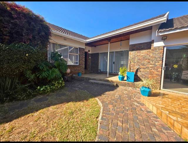 3 BEDROOM FREEHOLD FOR SALE IN NORKEM PARK